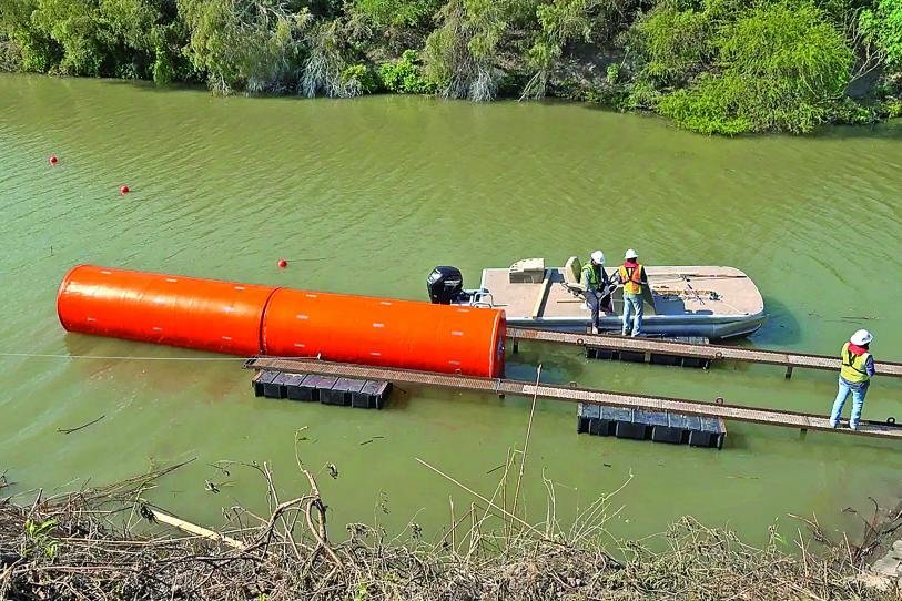 Instala EU 800 kms de un muro flotante en el río Bravo