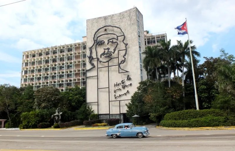 Sheinbaum aclara: envío de crudo a Cuba no es política nueva