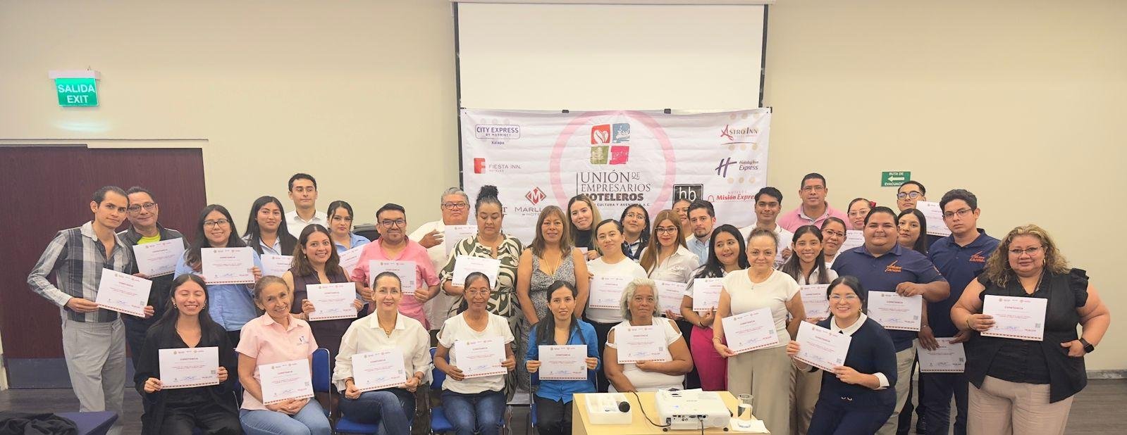 Reciben sector hotelero de Xalapa capacitación en liderazgo y atención turística