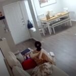 Mujer es acosada por supuesta entidad paranormal mientras lee la biblia, el VIDEO genera terror en las redes