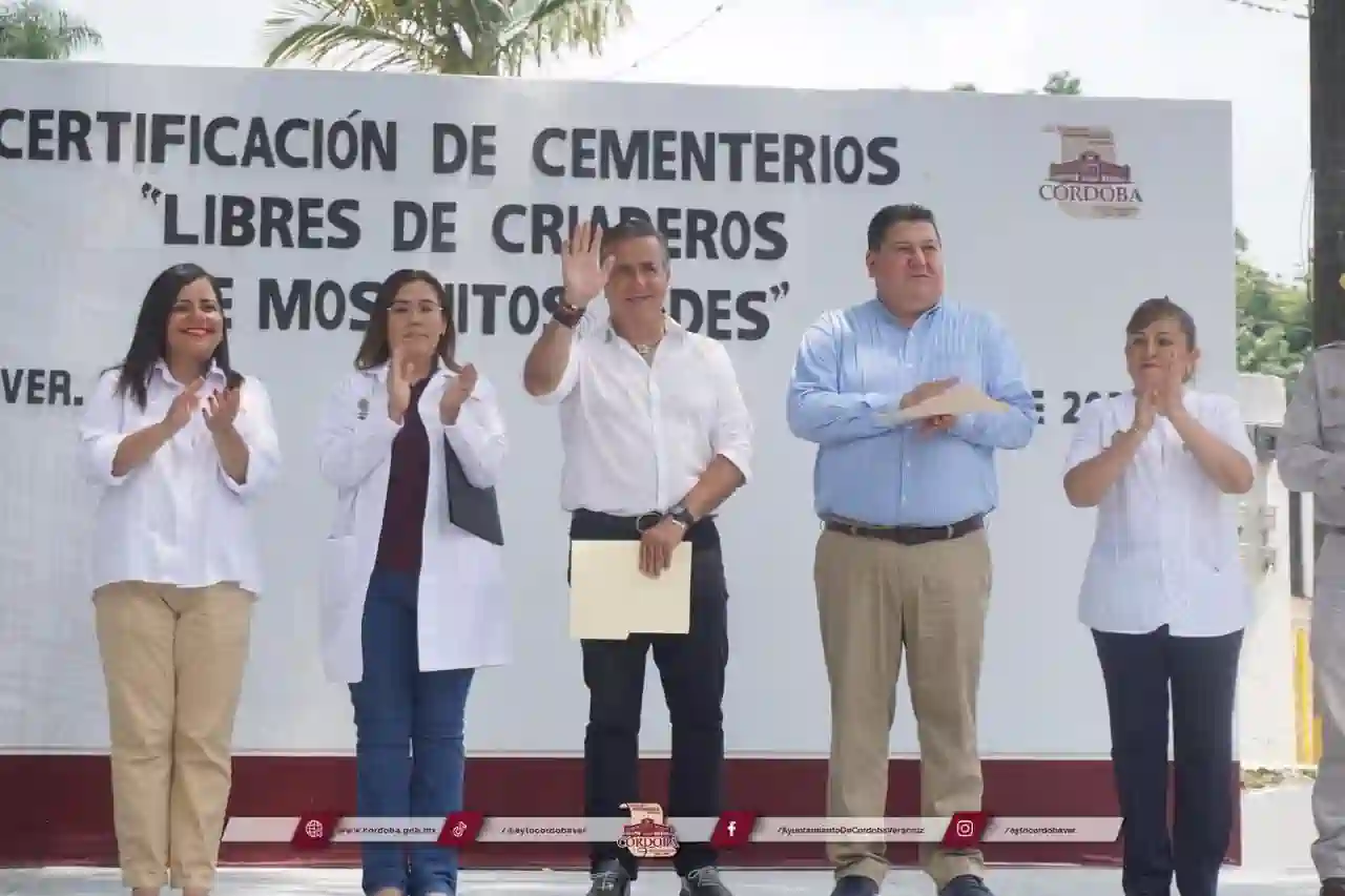 Reciben cementerios municipales certificación por mantener espacios libres de criaderos de dengue Reciben cementerios municipales certificación por mantener espacios libres de criaderos de dengue