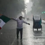 Con lluvia incluida, aficionados celebran al Tricolor tras el debut del Mundial 2026