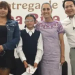 En Tijuana, Presidenta entrega tarjetas de la Beca Rita Cetina para uniformes y útiles; la recibirán 9 millones de estudiantes en el país