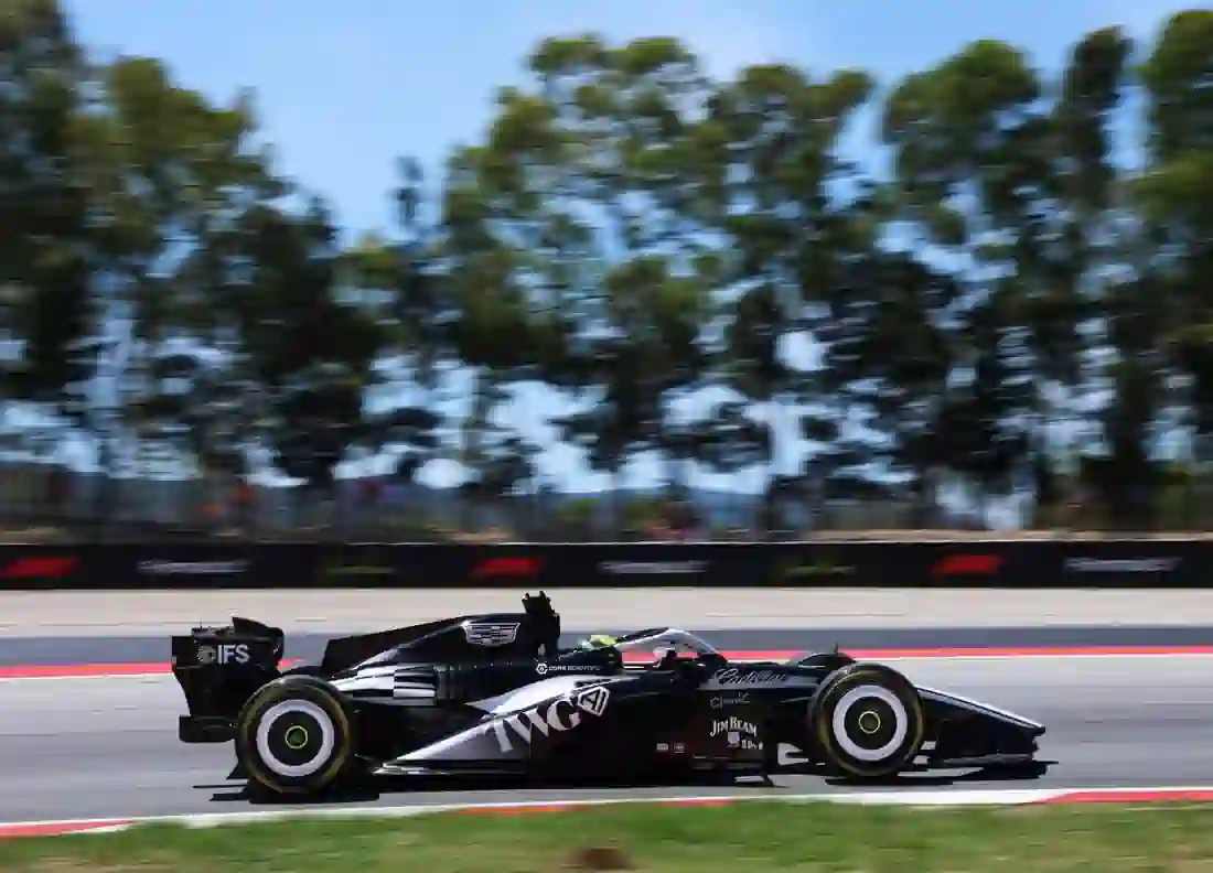 Checo Pérez admite que la carrera en Barcelona les dejó una lección que esperan corregir Checo Pérez admite que la carrera en Barcelona les dejó una lección que esperan corregir