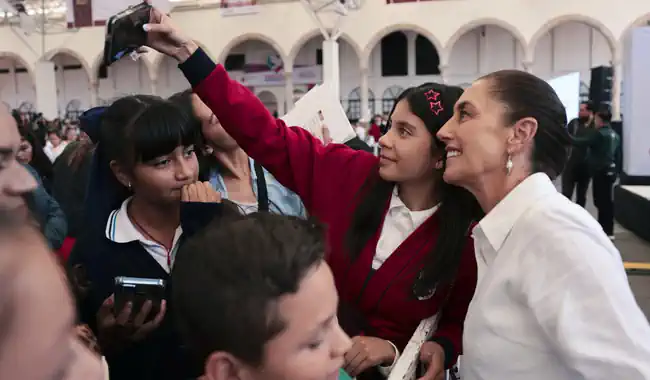 Presidenta Claudia Sheinbaum anuncia Beca Gertrudis Bocanegra para estudiantes de universidades públicas en Zacatecas Presidenta Claudia Sheinbaum anuncia Beca Gertrudis Bocanegra para estudiantes de universidades públicas en Zacatecas