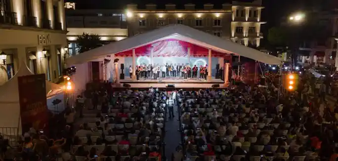 Gran Serenata Rondallera vivió Plaza Lerdo con Voces Universitarias, Zorzal y San Martín Gran Serenata Rondallera vivió Plaza Lerdo con Voces Universitarias, Zorzal y San Martín