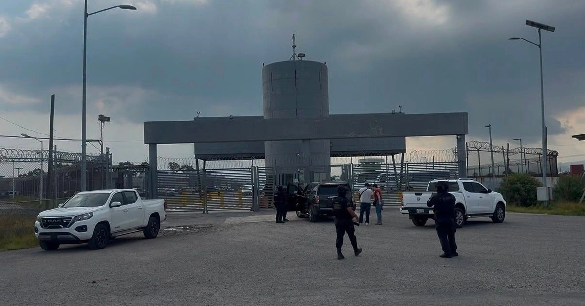 Ingresan a Ángel Aguirre Rivero al Altiplano por presunta destrucción de evidencias de caso Ayotzinapa