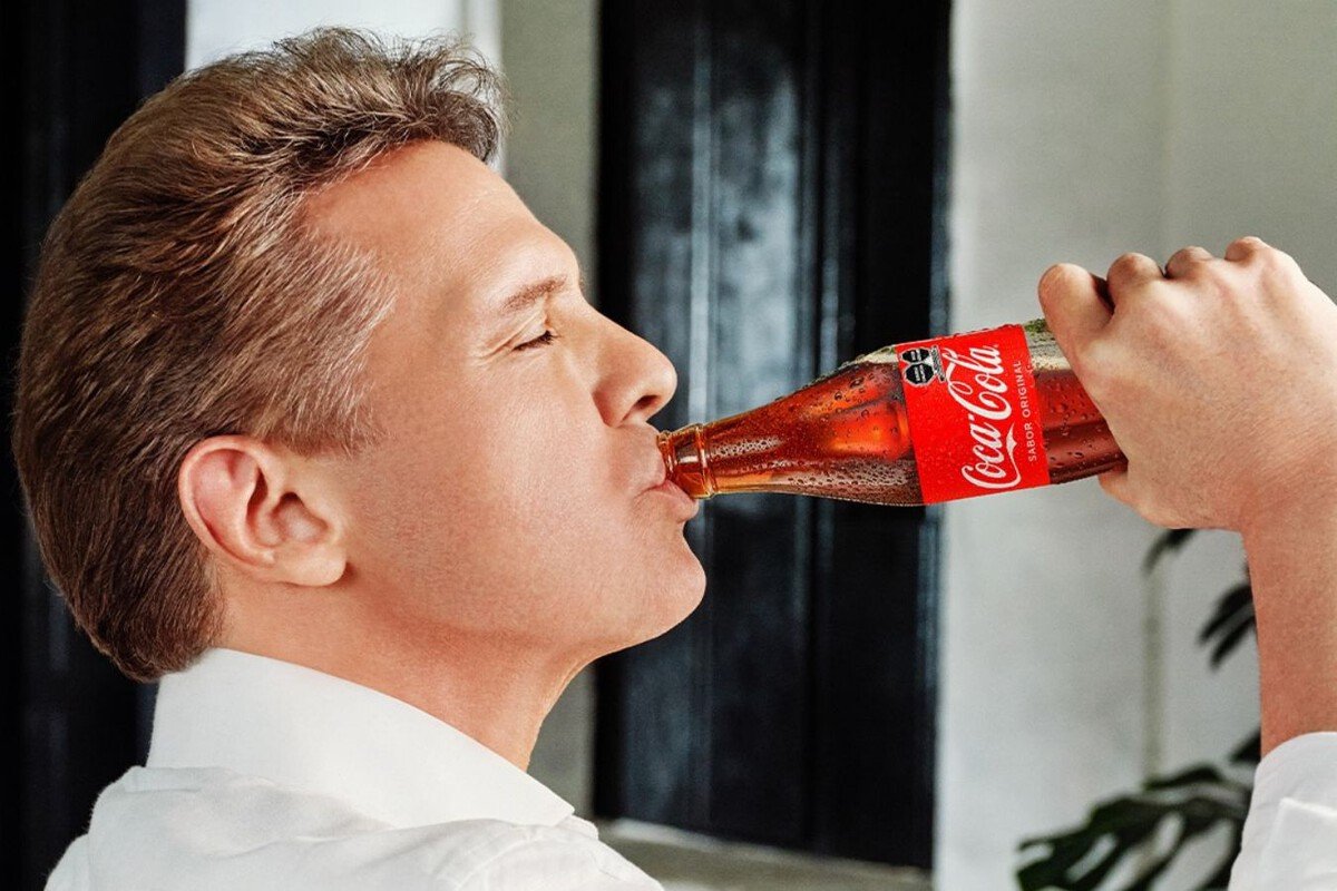 Coca Cola celebrará sus 100 años en México con Luis Miguel. Ya los denunciaron por violar la Ley General de Salud Coca Cola celebrará sus 100 años en México con Luis Miguel. Ya los denunciaron por violar la Ley General de Salud