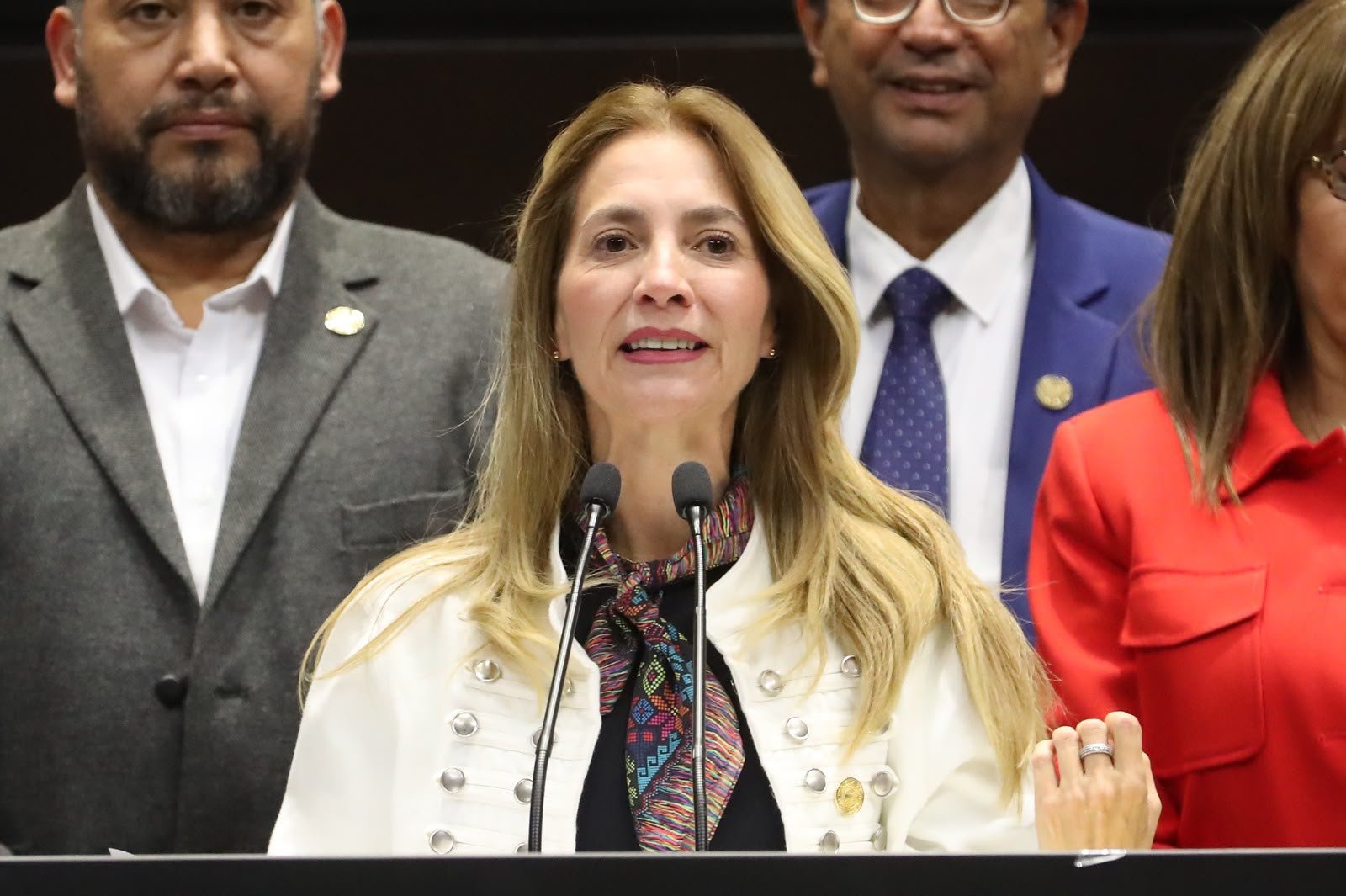Ana Miriam Ferráez defiende libertad de expresión y respalda reforma contra fraudes con identidad institucional Ana Miriam Ferráez defiende libertad de expresión y respalda reforma contra fraudes con identidad institucional